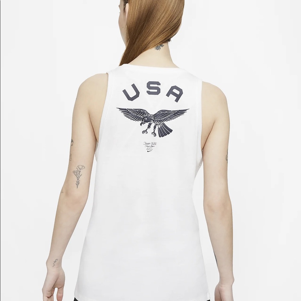 Nike - Picture 2 of 5